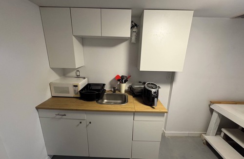 Riviere-Verte House | Spacious 3BR Home + 1 BR Private Ensuite, 2 Kitchens, for big Families & Groups