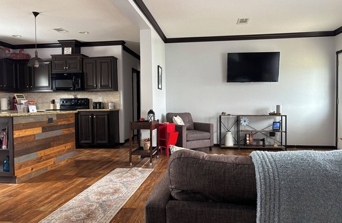 Navarro County House | Spacious 3BR Home + Barn Theater in the Country Between Dallas & Houston