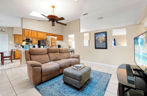 Deltona Lakes House | Spacious 3BR Home, Gym, Pool Table, Central Location