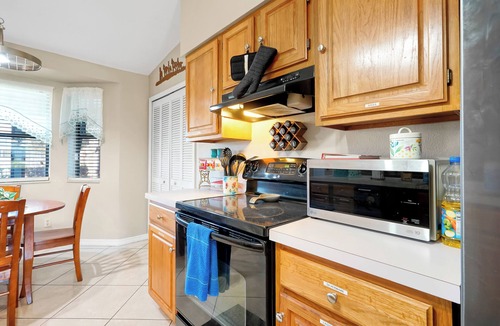 Deltona Lakes House | Spacious 3BR Home, Gym, Pool Table, Central Location