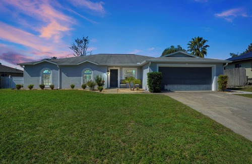 Deltona Lakes House | Spacious 3BR Home, Gym, Pool Table, Central Location