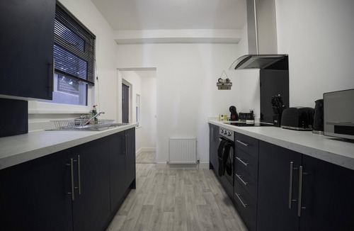 Wainscot House | Spacious 3BR Home + Parking