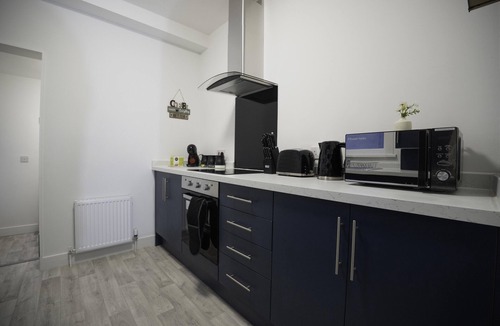 Wainscot House | Spacious 3BR Home + Parking