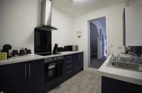 Wainscot House | Spacious 3BR Home + Parking