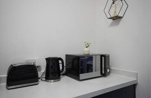 Wainscot House | Spacious 3BR Home + Parking