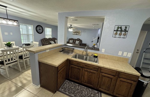Bonanza House | Spacious 3BR Home, Roku TVs in Every Room, Fast WiFi, Quiet Area