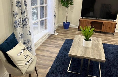 Waterloo House | Spacious 3BR Home|University of Waterloo& Laurier|Parking,Fast WiFi,Private Yard