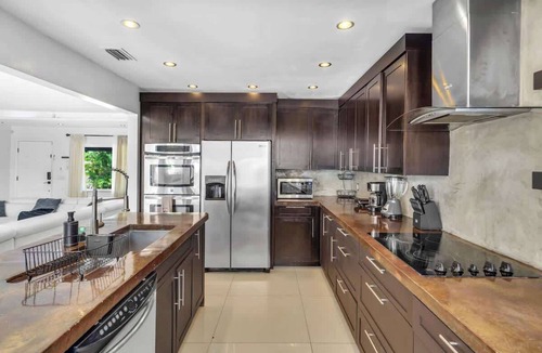 Golden Glades House | Spacious 3BR Home with Oversized Pool & Backyard