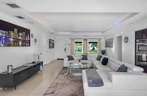 Golden Glades House | Spacious 3BR Home with Oversized Pool & Backyard