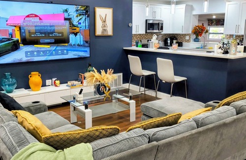 Miramar House | Spacious 3BR Home w/Arcade & Big TV