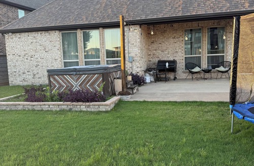 Aubrey House | Spacious 3BR Home w/Office & Backyard Vibes – Near Frisco.