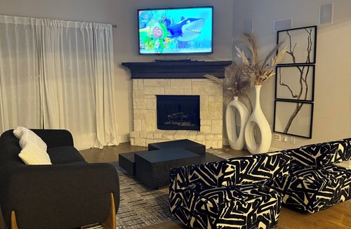 Aubrey House | Spacious 3BR Home w/Office & Backyard Vibes – Near Frisco.