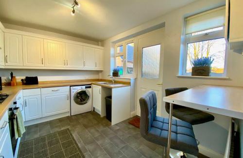 Northwich House | Spacious 3BR Home with Garden and Parking