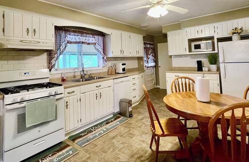 Altoona House | Spacious 3BR house. Great location. Fresh and cozy. 4 Parking