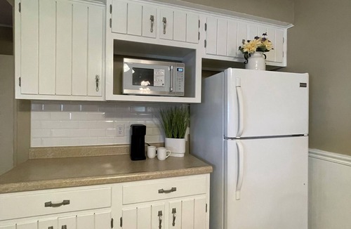 Altoona House | Spacious 3BR house. Great location. Fresh and cozy. 4 Parking