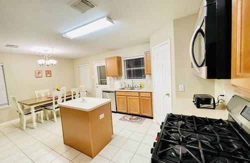 Rosenberg House | Spacious 3BR in Rosenberg | w/30-Day Discounts! 45 mins from FIFA stadiumn
