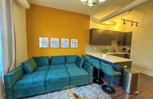 Near South Side Hotel | Spacious 3BR in South Loop Near McCormick - Optional Parking