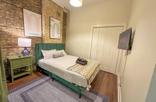 Near South Side Hotel | Spacious 3BR in South Loop Near McCormick - Optional Parking