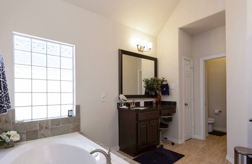 Spring Shadows House | Spacious 3BR in Vibrant Houston
