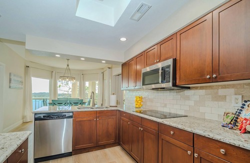 Highland Lake Estates Condo | Spacious 3BR Lakefront Sunset Condo w/Restaurant