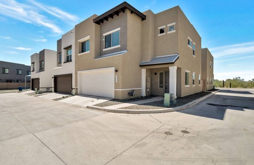 Casas Adobes House | Spacious 3BR/Loft house in marvelous Northwest Tucson with 2 car garage