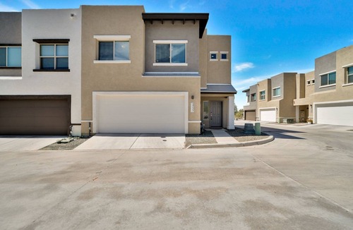 Casas Adobes House | Spacious 3BR/Loft house in marvelous Northwest Tucson with 2 car garage