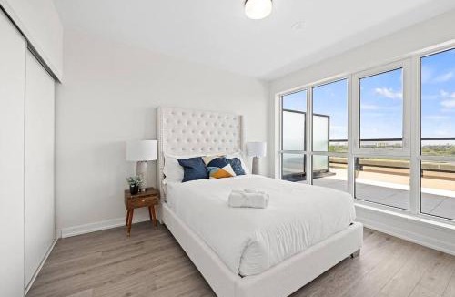 Harwood Apartment | Spacious 3BR Loft with Balcony and Free Parking