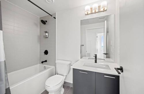 Harwood Apartment | Spacious 3BR Loft with Balcony and Free Parking