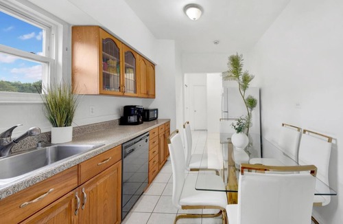 Southeast Yonkers Apartment | Spacious 3BR Luxe Escape near NYC