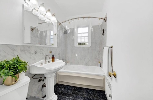 Southeast Yonkers Apartment | Spacious 3BR Luxe Escape near NYC