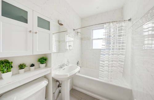 Southeast Yonkers Apartment | Spacious 3BR Luxe Escape near NYC