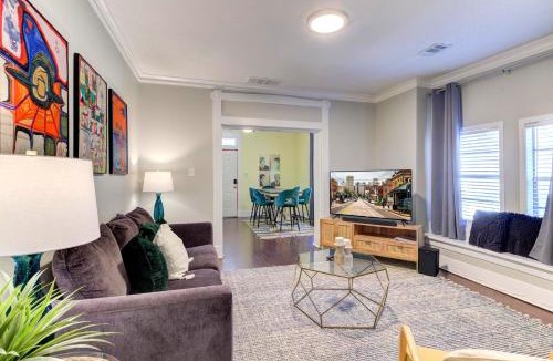 Cooper-Young Historic District House | Spacious 3BR Midtown Home - Sleeps 7 - Walkable to Dining & Attractions - Easy Access to Downtown