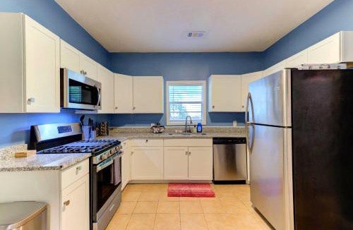 Cooper-Young Historic District House | Spacious 3BR Midtown Home - Sleeps 7 - Walkable to Dining & Attractions - Easy Access to Downtown