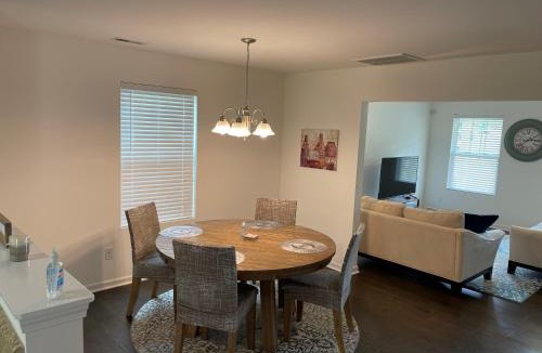 Oakdale House | Spacious 3BR Mins to Uptown, Stadium & Whitewater