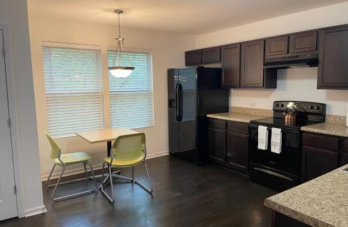 Oakdale House | Spacious 3BR Mins to Uptown, Stadium & Whitewater