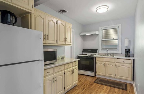 Hackensack House | Spacious 3BR Near Hackensack Med + NYC, Parking