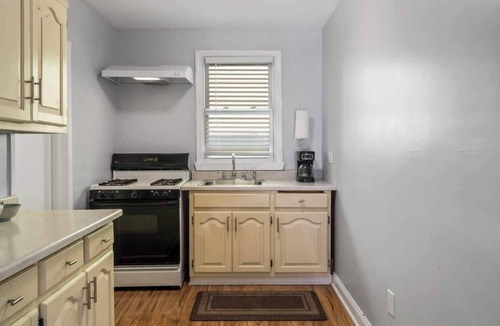 Hackensack House | Spacious 3BR Near Hackensack Med + NYC, Parking