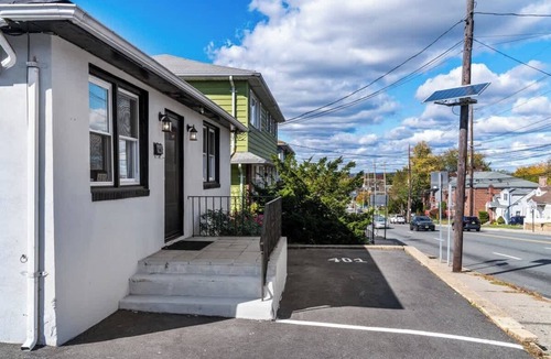 Hackensack House | Spacious 3BR Near Hackensack Med + NYC, Parking