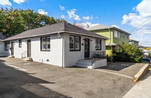 Hackensack House | Spacious 3BR Near Hackensack Med + NYC, Parking