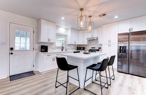 Spring Branch West House | Spacious 3BR near Memorial City, Backyard + Grill + Garage