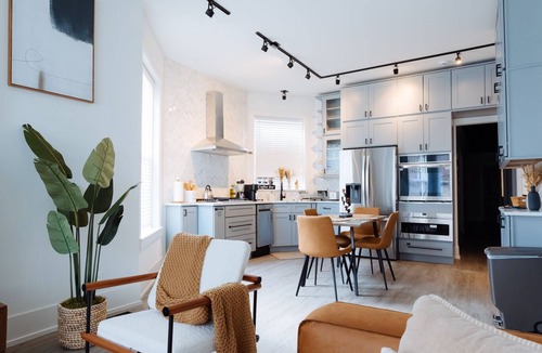 Woodlawn Condo | Spacious 3BR on UChicago Campus & Hospitals Free Street Parking