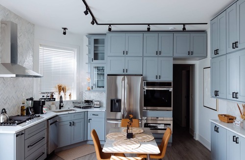 Woodlawn Condo | Spacious 3BR on UChicago Campus & Hospitals Free Street Parking