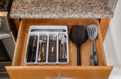 Silver Terrace Apartment | Spacious 3BR, One and a half Bath 2nd Floor in San Francisco