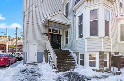 Waterford Valley Apartment | Spacious 3BR Parking Pet-Friendly