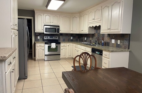 Athens House | Spacious 3BR Perfect for Work & Relaxation