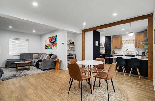 Ohio City House | Spacious 3BR PetFriendly Retreat Near DT Cleveland