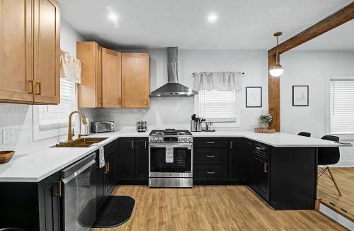 Ohio City House | Spacious 3BR PetFriendly Retreat Near DT Cleveland