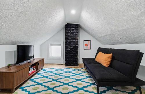 Ohio City House | Spacious 3BR PetFriendly Retreat Near DT Cleveland