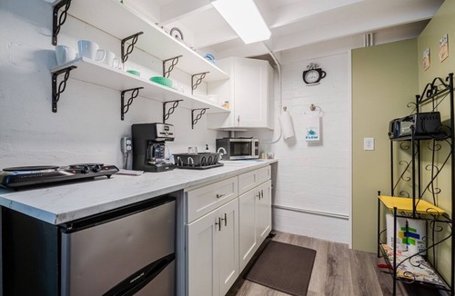 Kingston Apartment | Spacious 3BR, Pool, Near Beach & Attractions