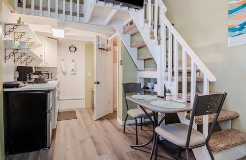 Kingston Apartment | Spacious 3BR, Pool, Near Beach & Attractions